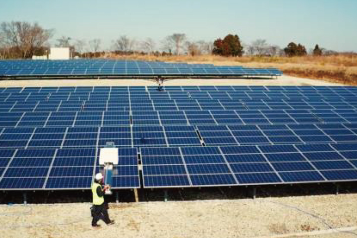 太陽光発電の点検にも使えるドローン操縦